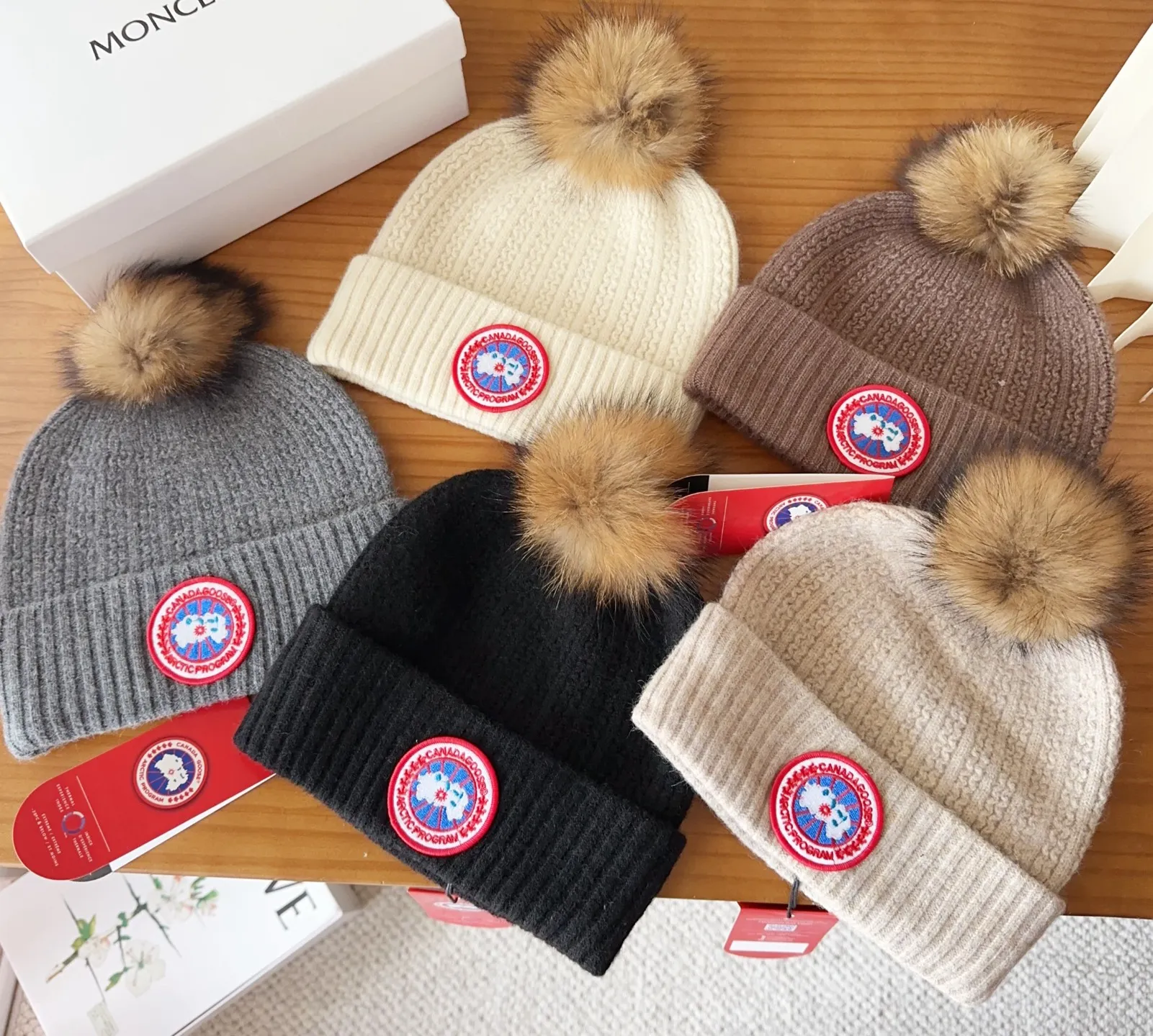 💰74 CANADA GOOSE Canada Goose winter warm cashmere cold hat. Rabbit wool material, thick feel, not easy to deform. Fashionable and versatile couple hat, imported embroidery logo, cashmere cotton yarn, head circumference: 55-58cm